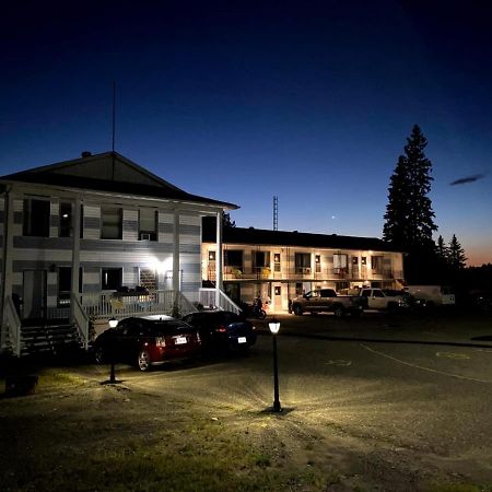 Bay Lake Inn - Frontiersman Motel Latchford ภายนอก รูปภาพ