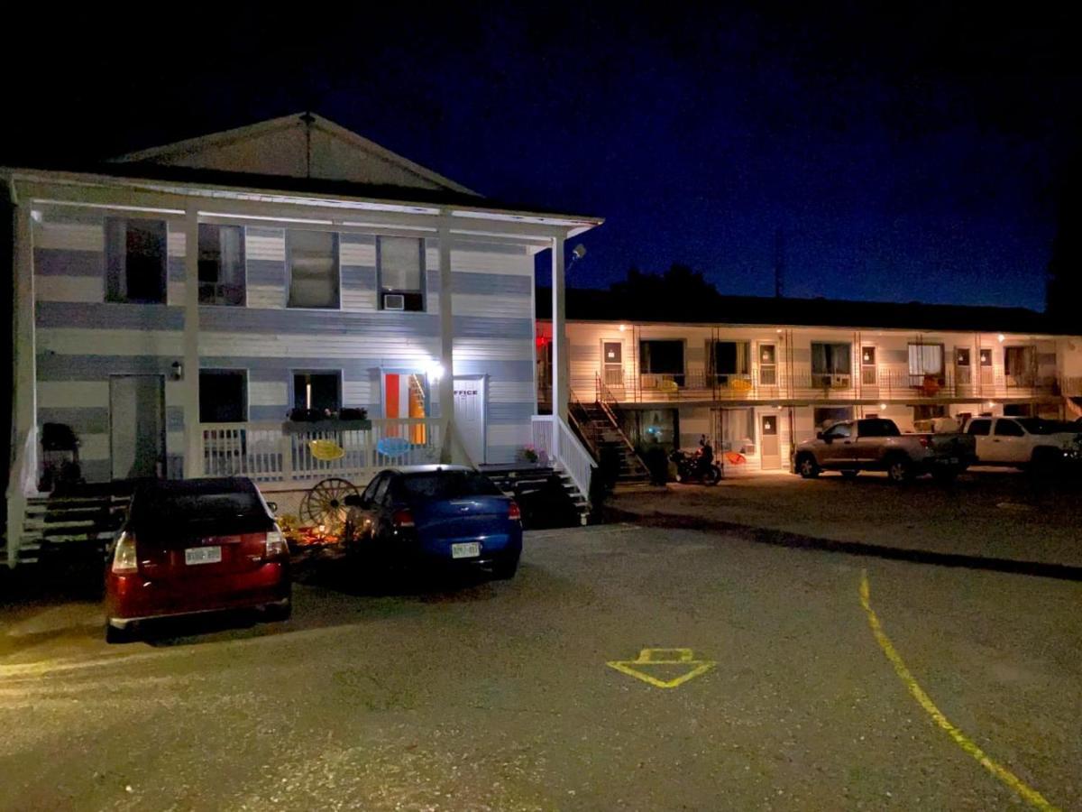 Bay Lake Inn - Frontiersman Motel Latchford ภายนอก รูปภาพ