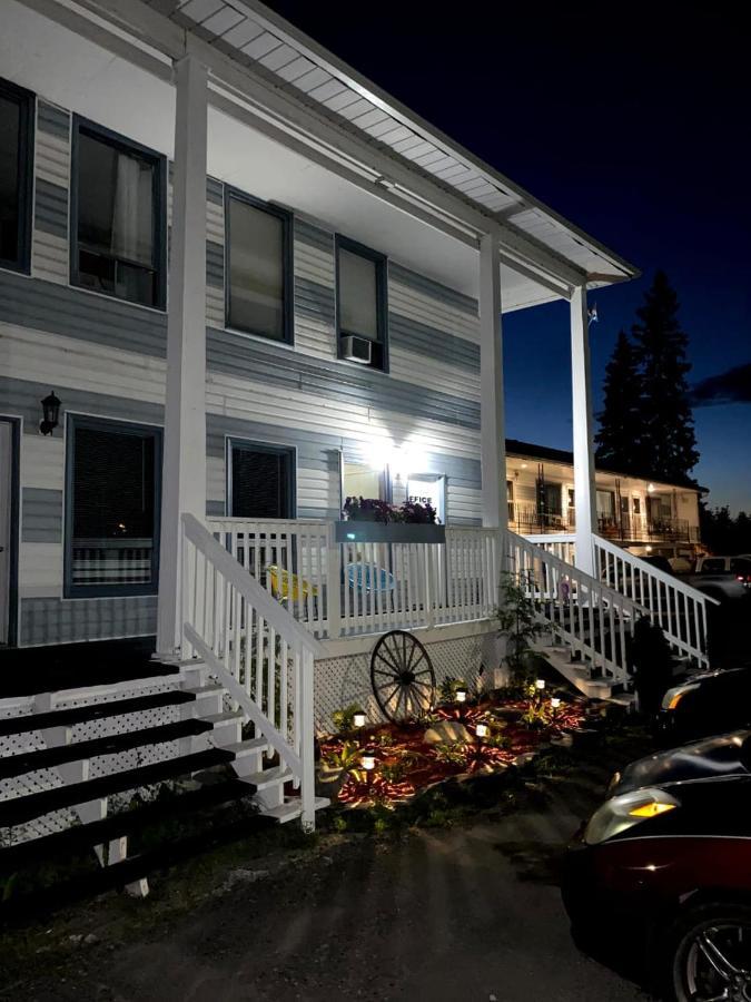 Bay Lake Inn - Frontiersman Motel Latchford ภายนอก รูปภาพ