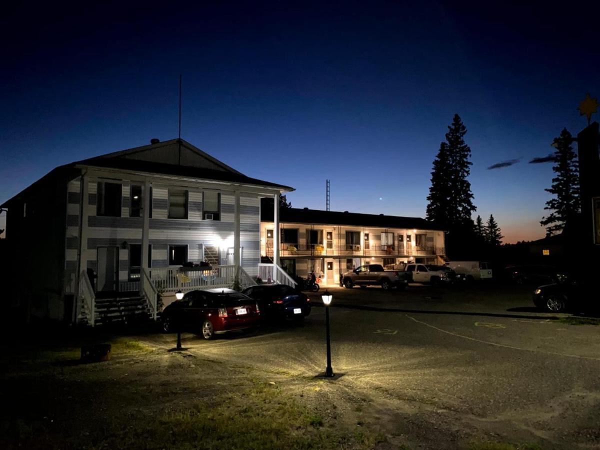 Bay Lake Inn - Frontiersman Motel Latchford ภายนอก รูปภาพ