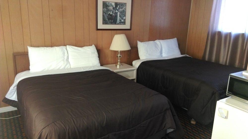 Bay Lake Inn - Frontiersman Motel Latchford ภายนอก รูปภาพ