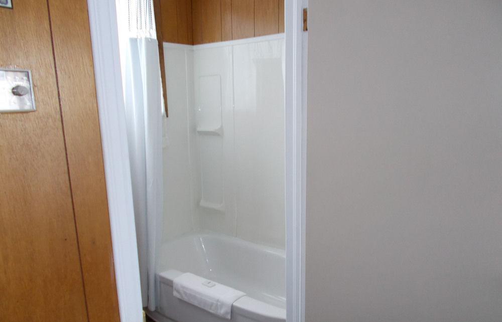 Bay Lake Inn - Frontiersman Motel Latchford ภายนอก รูปภาพ
