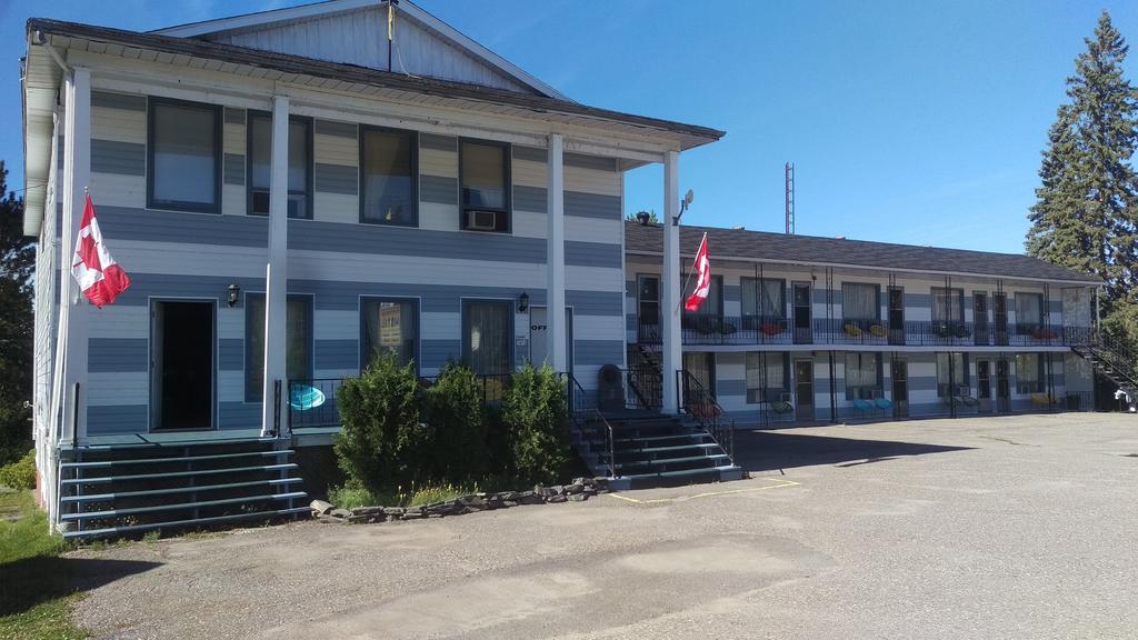 Bay Lake Inn - Frontiersman Motel Latchford ภายนอก รูปภาพ