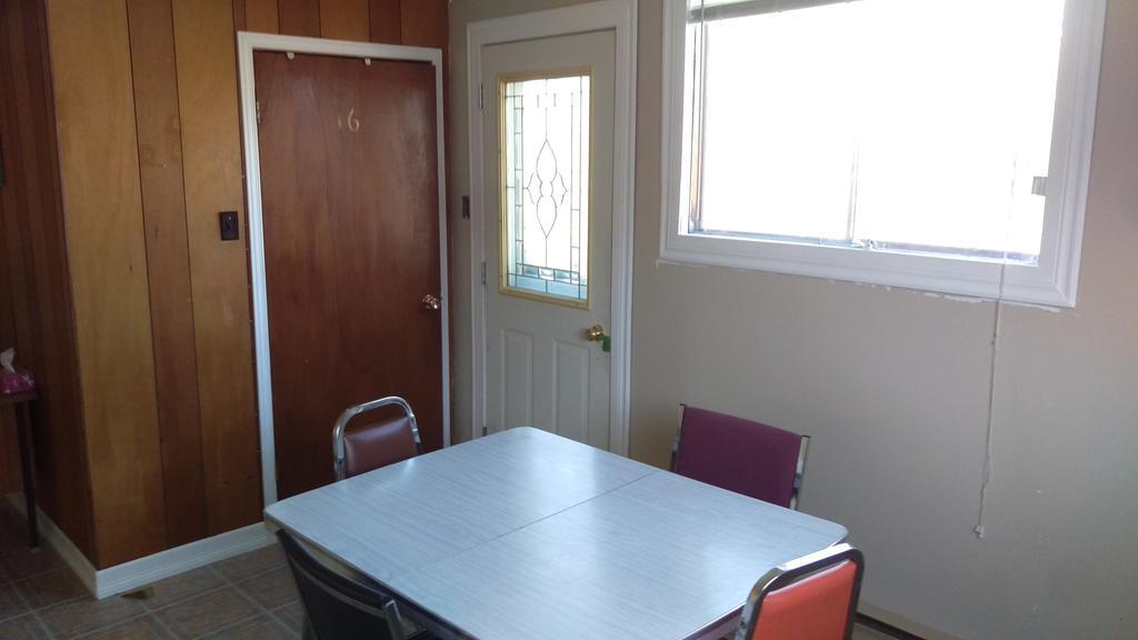 Bay Lake Inn - Frontiersman Motel Latchford ภายนอก รูปภาพ