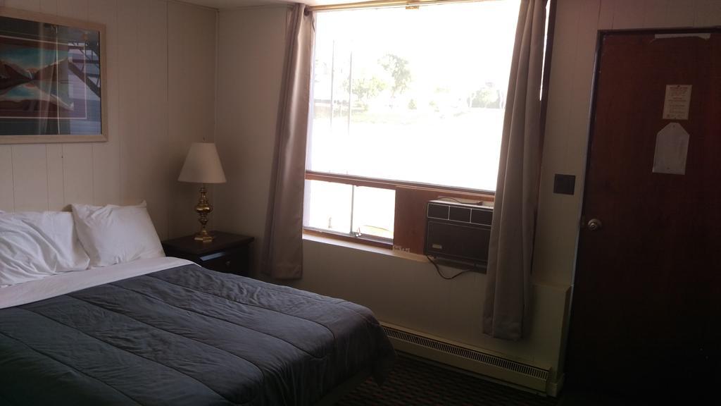 Bay Lake Inn - Frontiersman Motel Latchford ภายนอก รูปภาพ