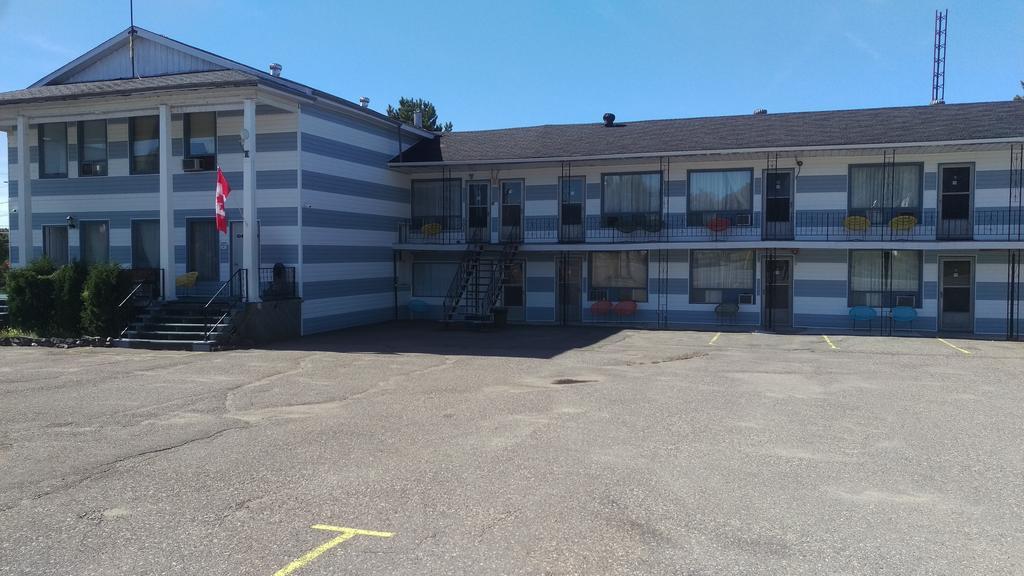Bay Lake Inn - Frontiersman Motel Latchford ภายนอก รูปภาพ