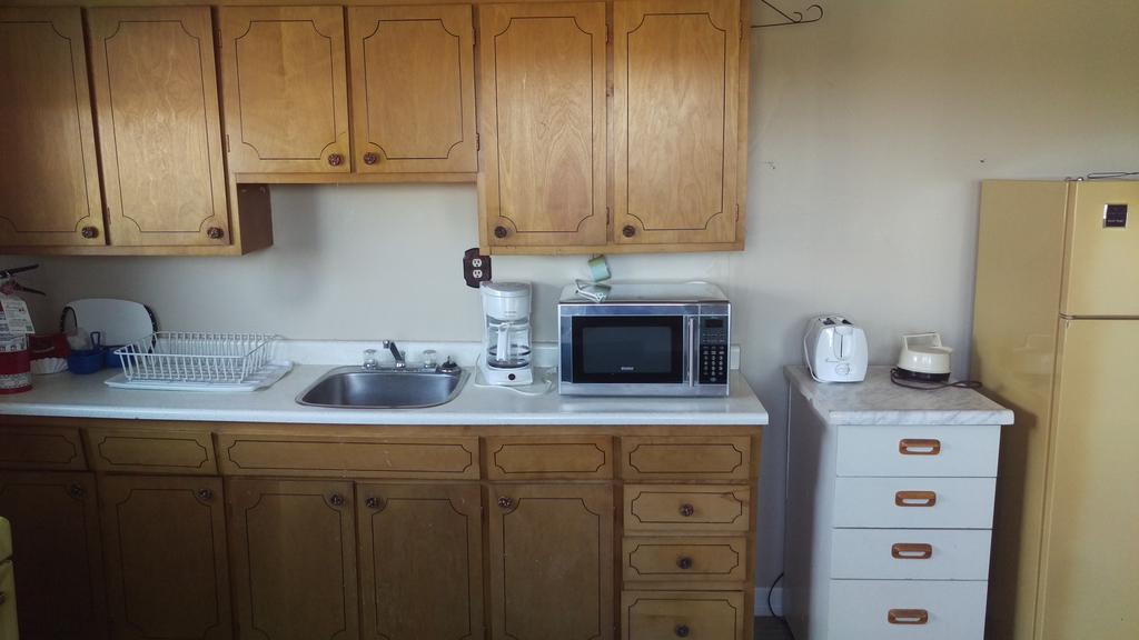 Bay Lake Inn - Frontiersman Motel Latchford ภายนอก รูปภาพ