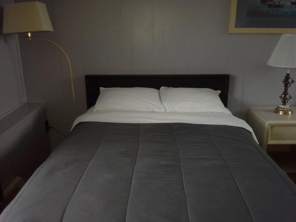 Bay Lake Inn - Frontiersman Motel Latchford ภายนอก รูปภาพ