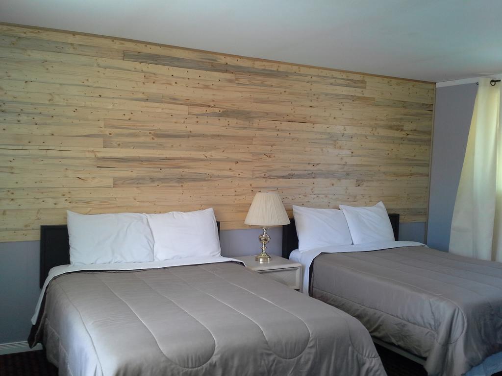 Bay Lake Inn - Frontiersman Motel Latchford ภายนอก รูปภาพ